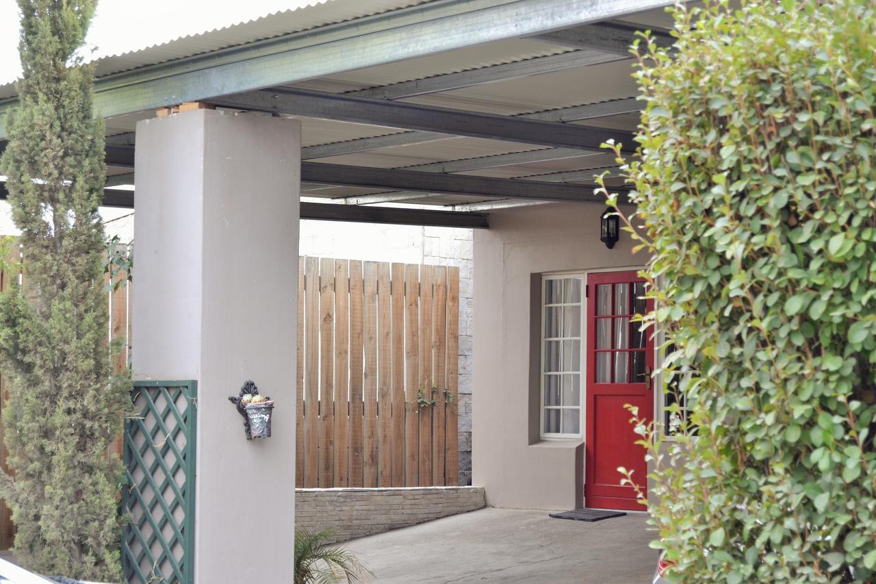 Versailles Self-Catering Wellington Esterno foto